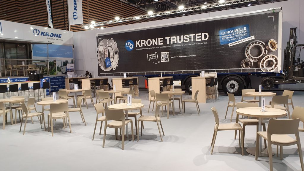 Remorque KRONE sur le stand Solutrans