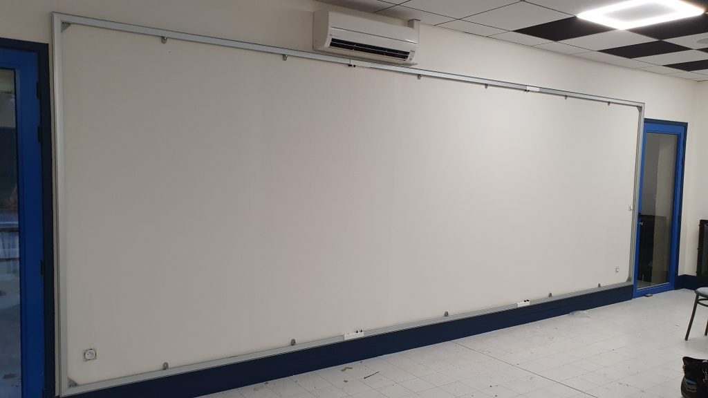 Pose de la structure du cadre décoratif