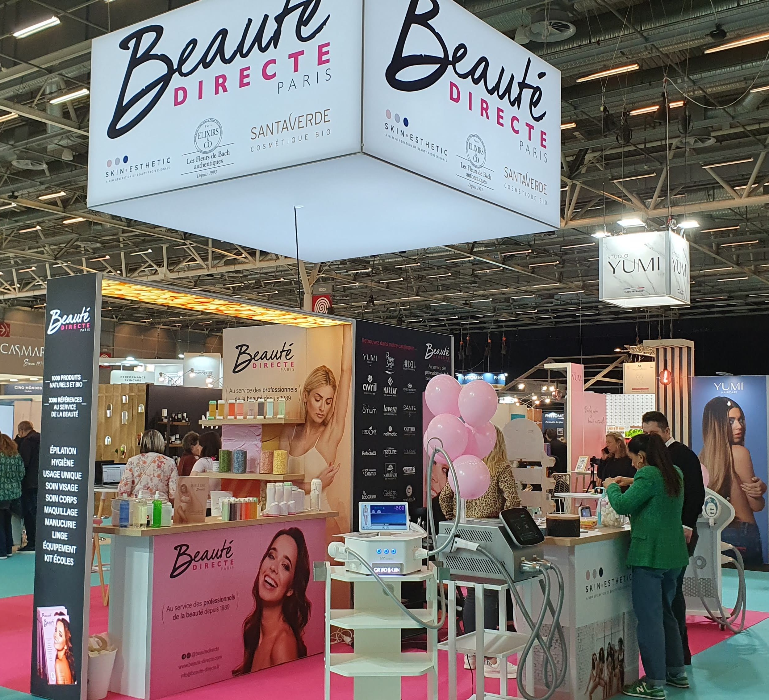 Arche lumineuse au dessus du bar à cire épilatoire sur le stand Beauté Directe au Congrès Esthétique et Spa
